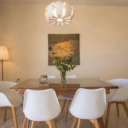 Golden Sun Apartment *