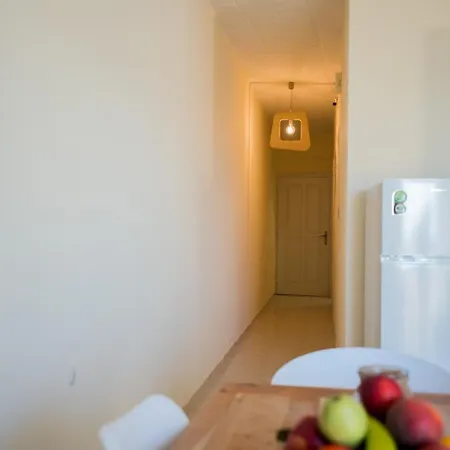 Golden Sun Apartment *