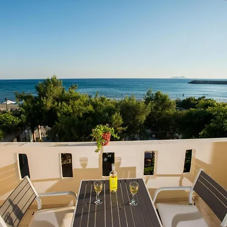 Golden Sun Apartment *