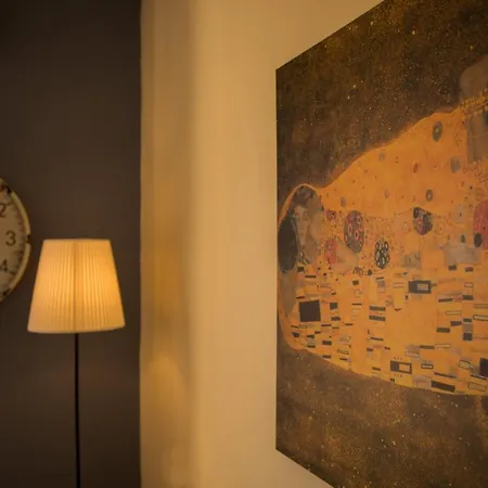 Golden Sun Apartment *